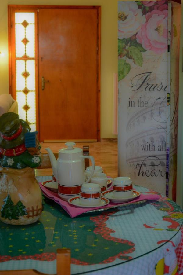 Georgia'S Village House Kondostavlos エクステリア 写真