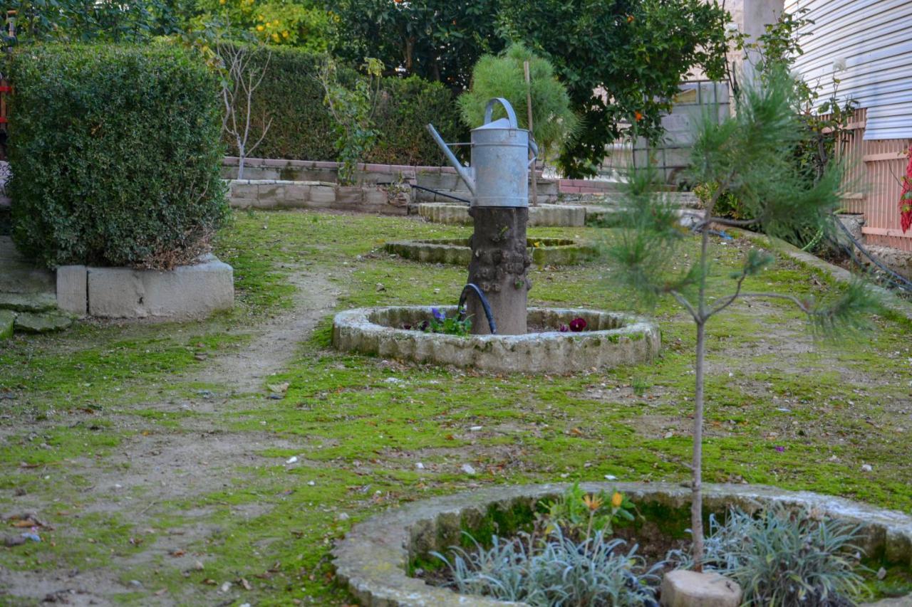 Georgia'S Village House Kondostavlos エクステリア 写真